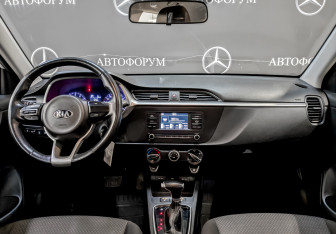 Подержанный автомобиль Kia Rio Hatchback 2021 года (14 фото)