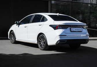 Подержанный автомобиль Omoda S5 2024 года (6 фото)