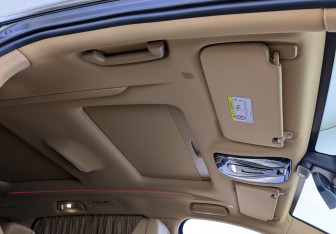 Подержанный автомобиль Voyah Dream 2023 года (23 фото)