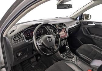 Подержанный автомобиль Volkswagen Tiguan 2019 года (15 фото)