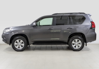 Подержанный автомобиль Toyota Land Cruiser Prado 2019 года (8 фото)