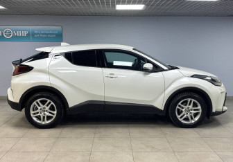 Подержанный автомобиль Toyota C-HR 2021 года (4 фото)