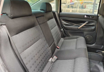 Подержанный автомобиль Volkswagen Passat Sedan 2002 года (11 фото)