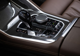 Подержанный автомобиль BMW X6 2020 года (21 фото)