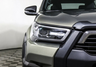 Подержанный автомобиль Toyota Hilux 2021 года (7 фото)