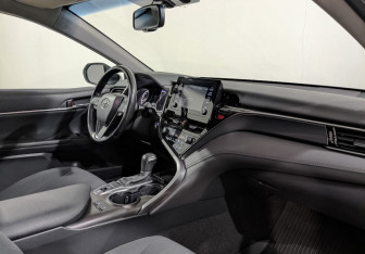 Подержанный автомобиль Toyota Camry Sedan 2021 года (13 фото)