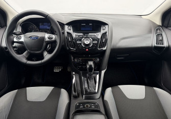 Подержанный автомобиль Ford Focus Sedan 2012 года (12 фото)
