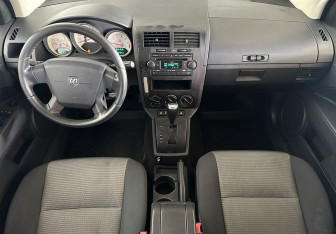 Подержанный автомобиль Dodge Caliber 2008 года (11 фото)