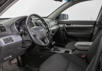 Подержанный автомобиль Kia Sorento 2013 года (10 фото)