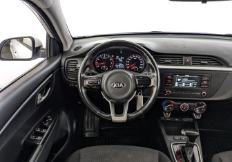 Подержанный автомобиль Kia Rio Hatchback 2021 года (21 фото)