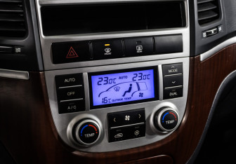 Подержанный автомобиль Hyundai Santa Fe 2006 года (16 фото)