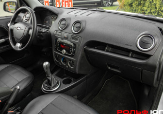 Подержанный автомобиль Ford Fusion 2008 года (7 фото)