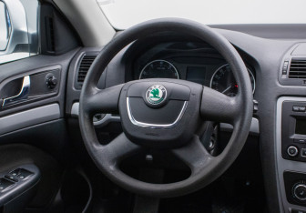 Подержанный автомобиль Skoda Octavia Wagon 2012 года (15 фото)