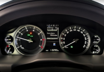 Подержанный автомобиль Toyota Land Cruiser Suv 2016 года (13 фото)