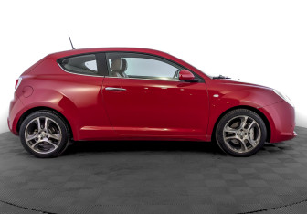 Подержанный автомобиль Alfa Romeo MiTo 2014 года (4 фото)