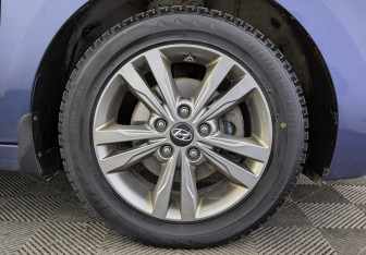 Подержанный автомобиль Hyundai Elantra Sedan 2017 года (12 фото)