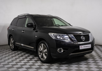 Подержанный автомобиль Nissan Pathfinder 2014 года (3 фото)