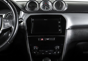 Подержанный автомобиль Suzuki Vitara 2017 года (14 фото)