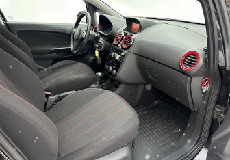 Подержанный автомобиль Opel Corsa 2011 года (13 фото)