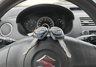 Подержанный автомобиль Suzuki Swift Hatchback 2008 года (17 фото)