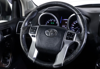 Подержанный автомобиль Toyota Land Cruiser Prado 2014 года (13 фото)