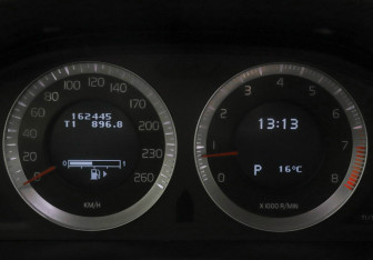 Подержанный автомобиль Volvo XC60 2010 года (11 фото)