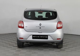 Подержанный автомобиль Renault Sandero 2019 года (4 фото)