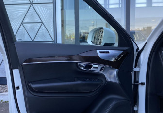 Подержанный автомобиль Volvo XC90 2017 года (22 фото)