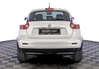 Подержанный автомобиль Nissan Juke 2014 года (6 фото)