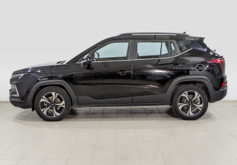 Подержанный автомобиль Москвич 3 2023 года (8 фото)