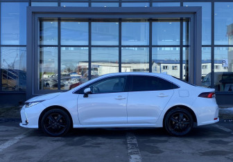 Подержанный автомобиль Toyota Corolla Sedan 2019 года (8 фото)