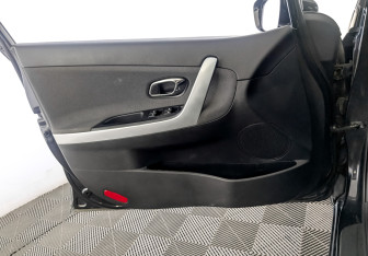 Подержанный автомобиль Kia Ceed Wagon 2014 года (19 фото)