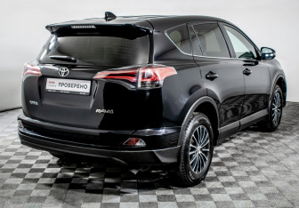 Подержанный автомобиль Toyota RAV4 2016 года (5 фото)
