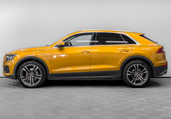 Подержанный автомобиль Audi Q8 2019 года (8 фото)