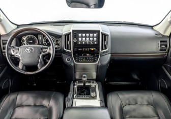 Подержанный автомобиль Toyota Land Cruiser Suv 2019 года (14 фото)