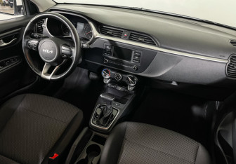 Подержанный автомобиль Kia Rio Hatchback 2022 года (9 фото)