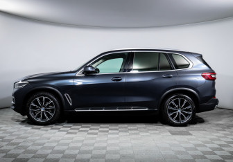 Подержанный автомобиль BMW X5 2019 года (8 фото)