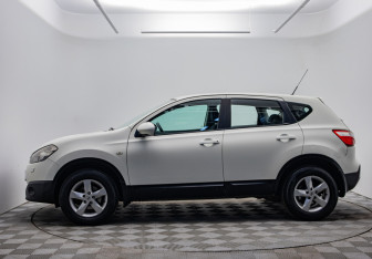 Подержанный автомобиль Nissan Qashqai 2011 года (8 фото)