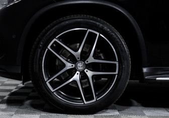 Подержанный автомобиль Mercedes-Benz GLE 2018 года (15 фото)