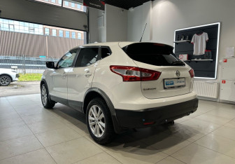 Подержанный автомобиль Nissan Qashqai 2016 года (6 фото)