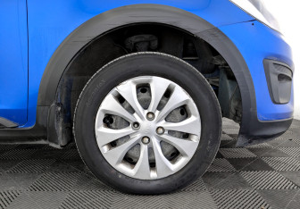 Подержанный автомобиль Kia Rio Hatchback 2019 года (18 фото)