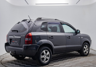 Подержанный автомобиль Hyundai Tucson 2006 года (5 фото)