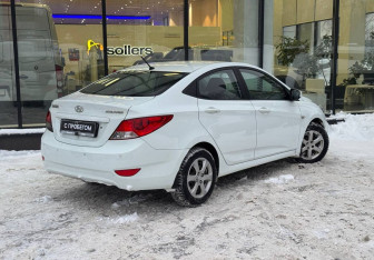 Подержанный автомобиль Hyundai Solaris Sedan 2013 года (8 фото)