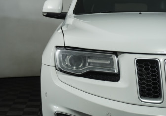 Подержанный автомобиль Jeep Grand Cherokee 2016 года (25 фото)