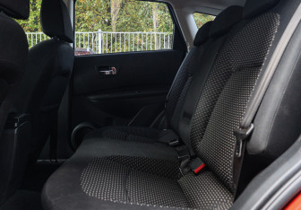 Подержанный автомобиль Nissan Qashqai 2007 года (8 фото)