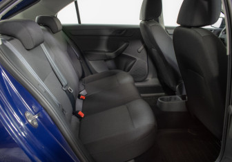 Подержанный автомобиль Skoda Rapid Liftback 2015 года (10 фото)
