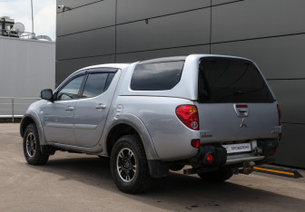 Подержанный автомобиль Mitsubishi L200 2011 года (7 фото)