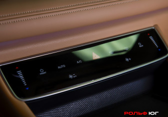 Подержанный автомобиль Voyah Dream 2023 года (28 фото)