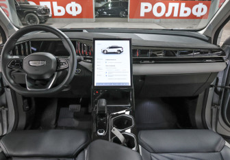 Подержанный автомобиль Geely Atlas 2024 года (14 фото)