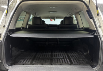 Подержанный автомобиль Toyota Land Cruiser Suv 2014 года (13 фото)